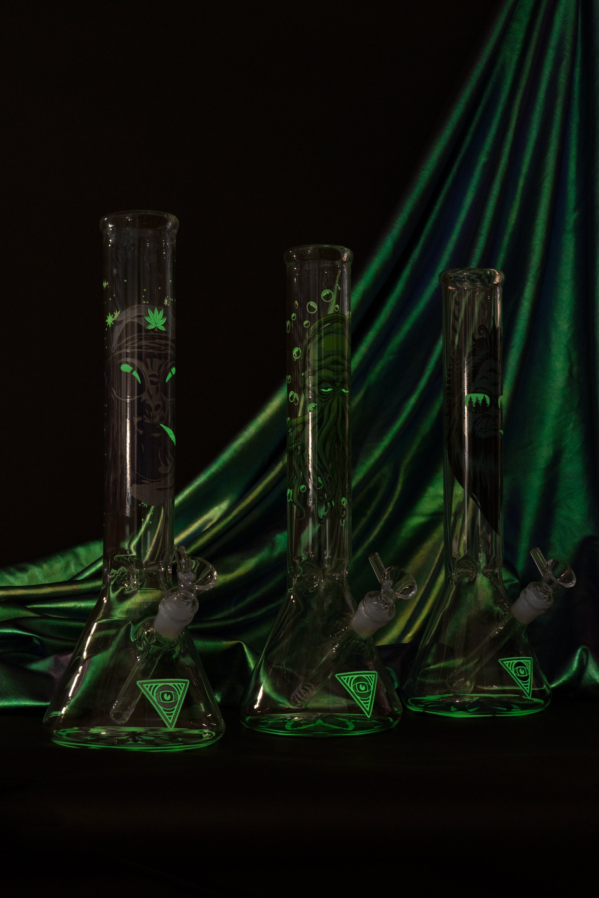 Red Eye Glass 15" Glow-in-the-Dark Sasquatch Water Pipe