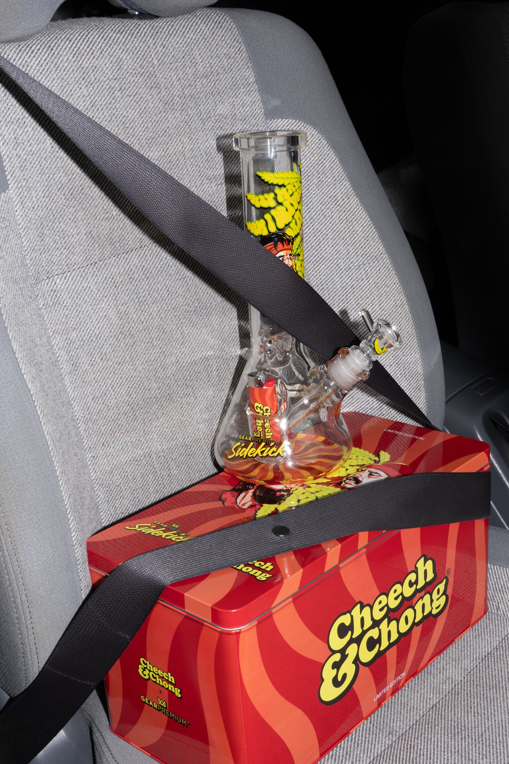 Cheech And Chong 12" 7mm Thick Parked Sidekick Water Pipe (Limited Edition of 420)