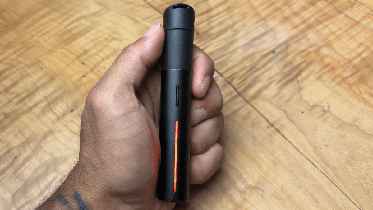 Puffco Pivot in hand 