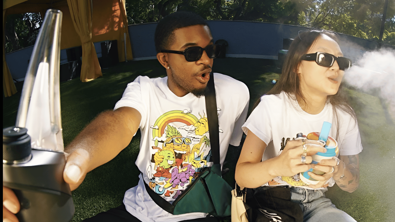 Puffco Peak Pro Expert Review: Our Deep Dive into The Puffco Peak Pro - Canadian Vaporizers