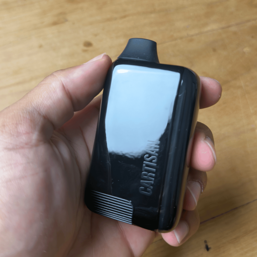 Cartisan Veil Bar Pro Evo 510 Battery - Black Cartisan Veil Bar Pro Evo 510 battery with a glossy screen and ribbed lower edge, held in hand.