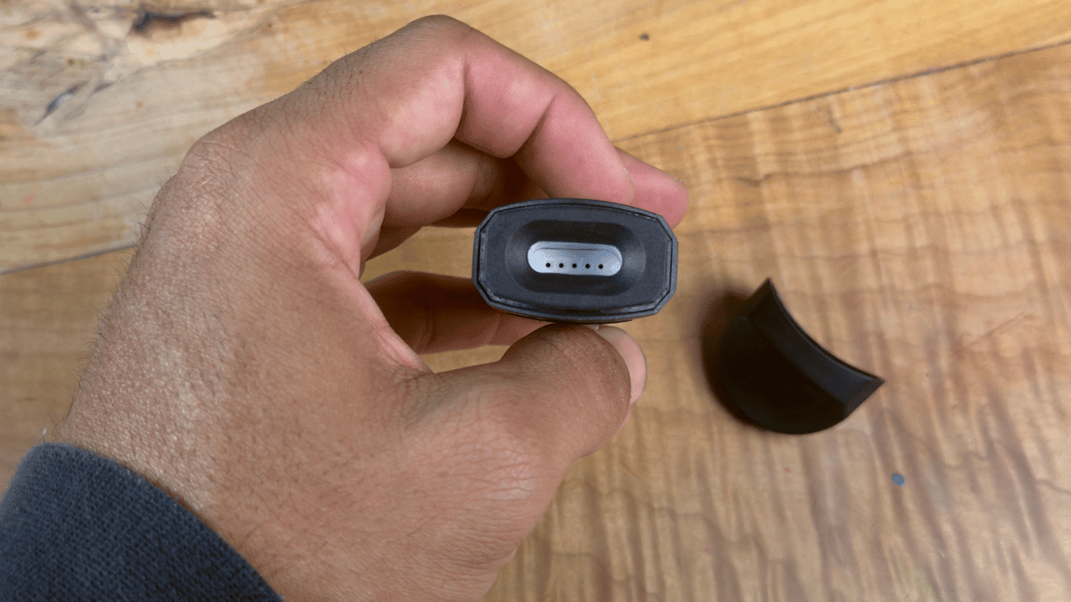 G Pen Dash 2 in hand with lid off