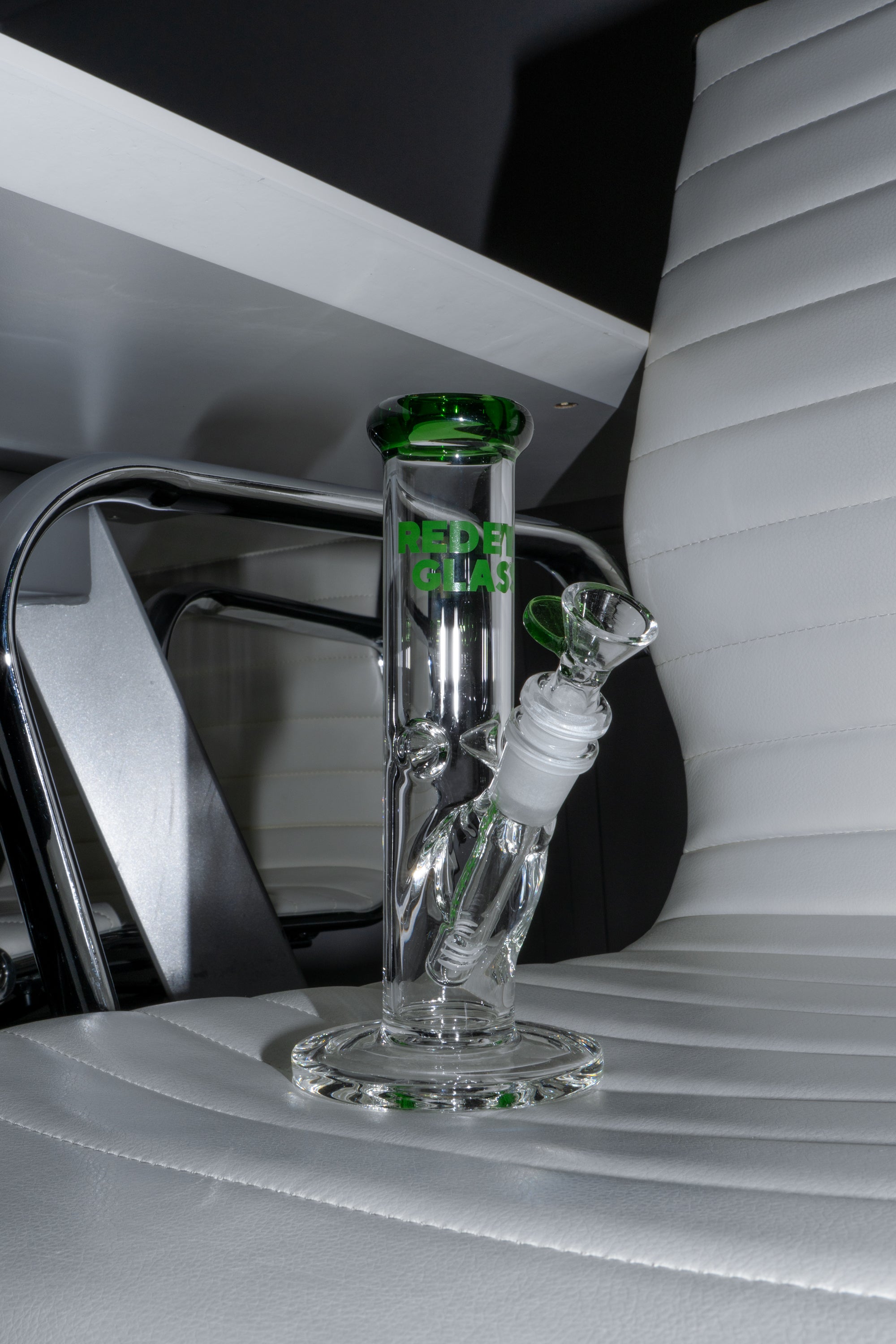 Red Eye Glass 8" Straight Base Water Pipe